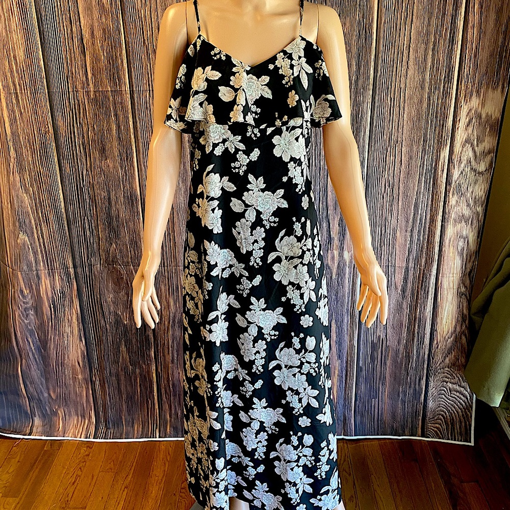 Collective Concepts size Small black and light pink white floral maxi dress